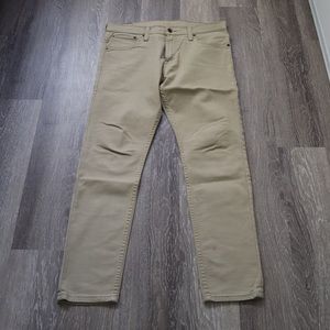 LEVIS SIZE 32/30 BEIGE